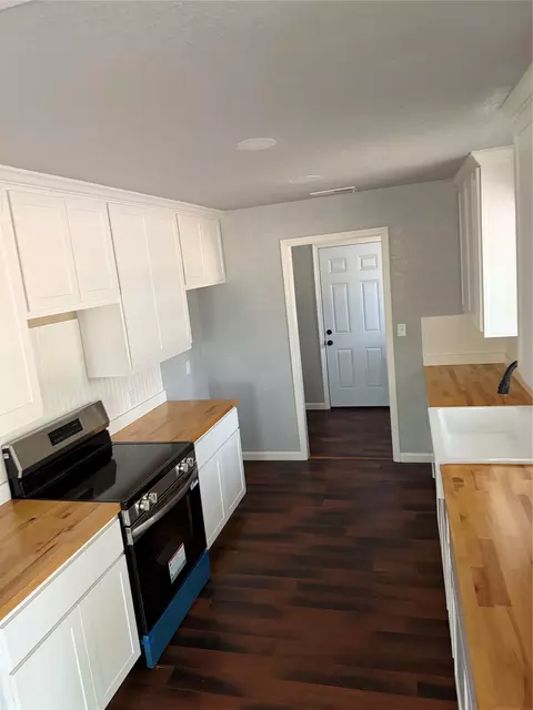 209 Porter Ct, Crowley, TX 76036