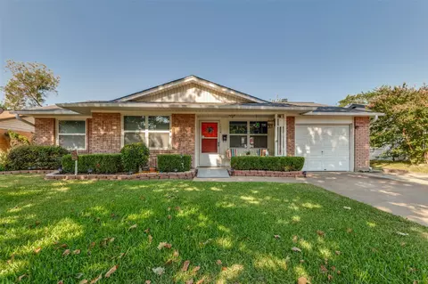 1726 Dorothy Dr, Grand Prairie, TX 75051