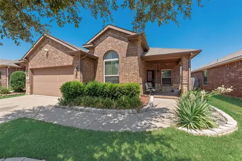 1045 Doe Meadow Dr, Burleson, TX 76028