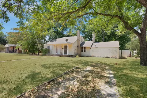 515 Frontier St, River Oaks, TX 76114