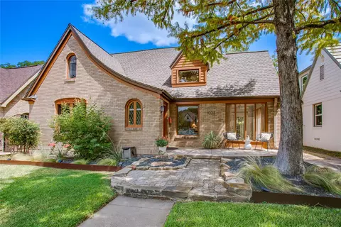 1038 N Edgefield Ave, Dallas, TX 75208