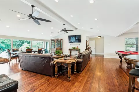 928 N Irving Heights Dr, Irving, TX 75061