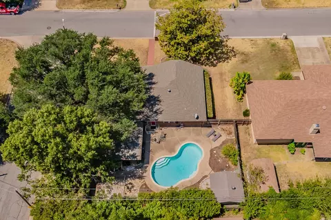 5500 Meadow Oak St, North Richland Hills, TX 76180