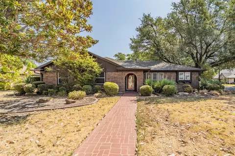 5500 Meadow Oak St, North Richland Hills, TX 76180