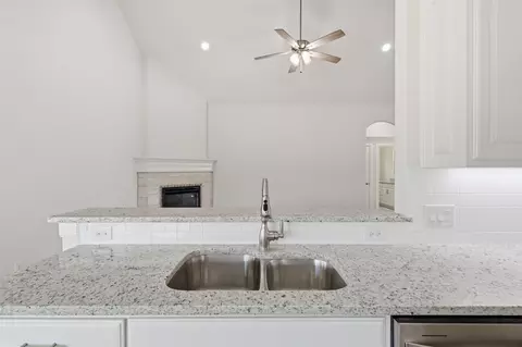 Kitchen - 816 Haley St, Springtown, TX 76082 photo 4 of 6