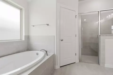 Bath - 816 Haley St, Springtown, TX 76082 photo 2 of 5