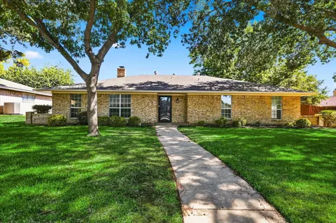 1407 Glenhill Ln, Lewisville, TX 75077