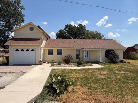 805 S 3rd St, Grandview, TX 76050