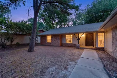 1020 Almond Dr, Mansfield, TX 76063