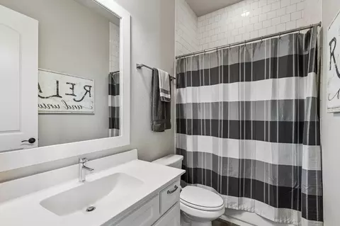 Bath - 1828 Quiet Oak Pl, Aledo, TX 76008 photo 3 of 5