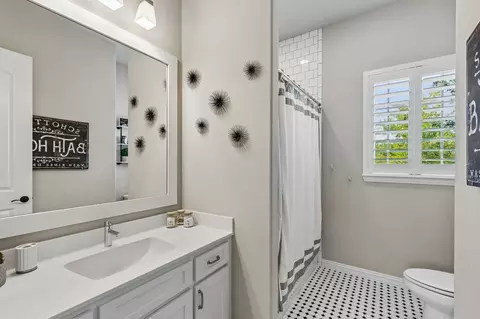 Bath - 1828 Quiet Oak Pl, Aledo, TX 76008 photo 4 of 5