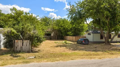 817 Flamingo Rd, Granbury, TX 76049