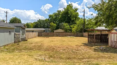 823 Flamingo Rd, Granbury, TX 76049