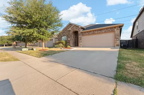 1105 Sierra Blanca Dr, Burleson, TX 76028
