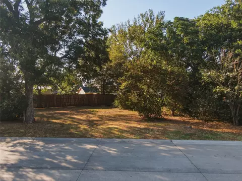 104 N Getzendaner St, Waxahachie, TX 75165