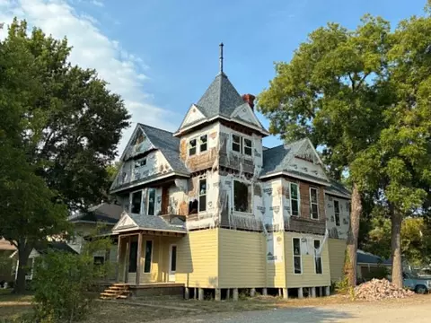 211 N Pleasant St, Hillsboro, TX 76645