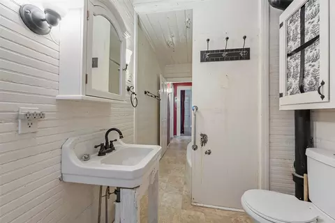 Bath - 2623 N 15th A St, Waco, TX 76708 photo 1 of 2