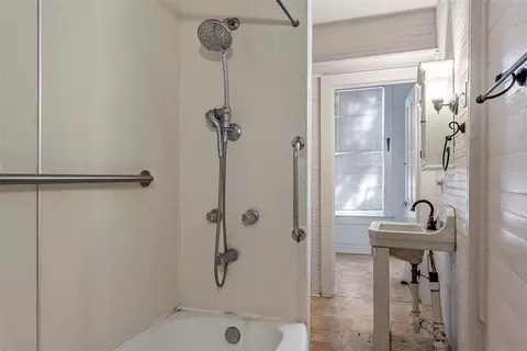 Bath - 2623 N 15th A St, Waco, TX 76708 photo 2 of 2