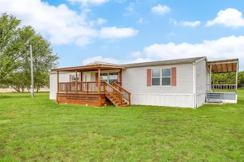 9064 Summit Ct E, Cleburne, TX 76033 photo 2