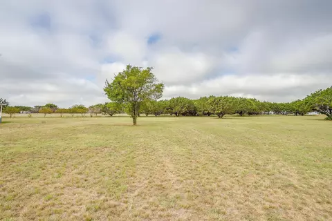 9064 Summit Ct E, Cleburne, TX 76033 photo 36