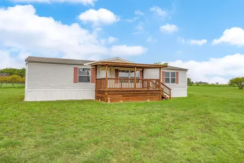 9064 Summit Ct E, Cleburne, TX 76033 photo 3