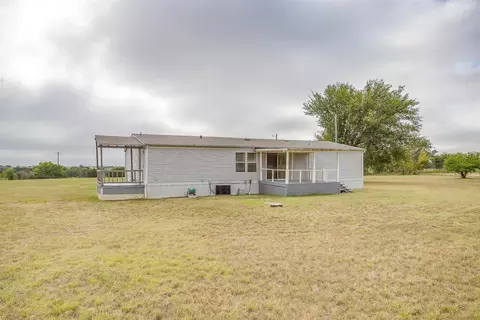 9064 Summit Ct E, Cleburne, TX 76033 photo 35