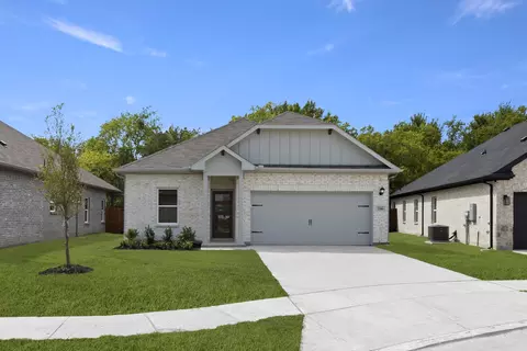1306 Cole Dr, Trenton, TX 75490
