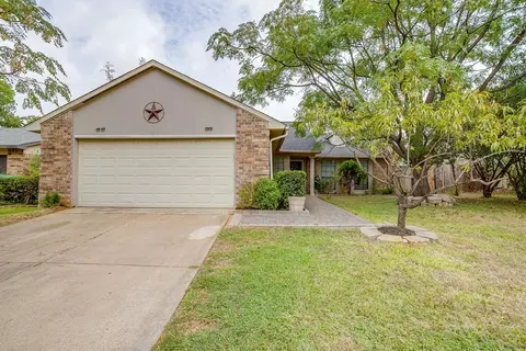 7913 Bermejo Rd, Fort Worth, TX 76112