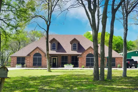 286 W Ridge St, Decatur, TX 76234