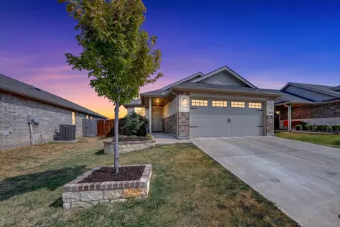 6816 Turtle Stream Dr, Fort Worth, TX 76179