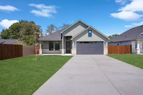 5621 Oak Grove Rd N, Fort Worth, TX 76134