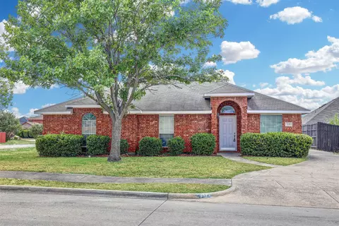 1125 Rio Bravo Dr, Desoto, TX 75115