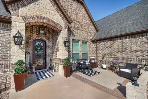 329 Kenyon Ct, Granbury, TX 76049