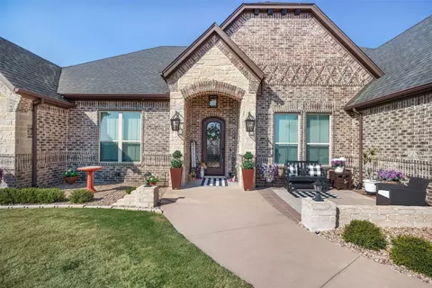 329 Kenyon Ct, Granbury, TX 76049