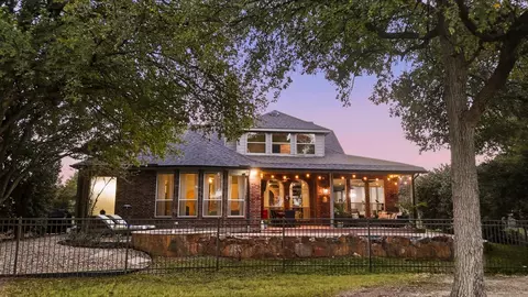 9355 Blanco Dr, Lantana, TX 76226