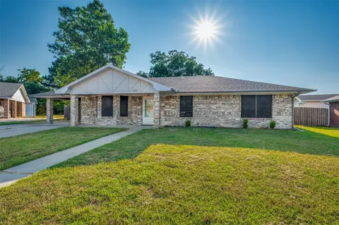 101 Sara Ct, Collinsville, TX 76233
