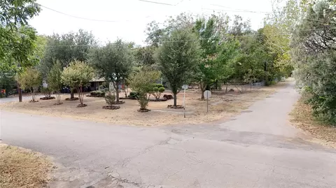 421 Houston Ave, Strawn, TX 76475