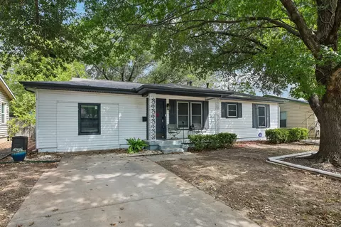 3204 Aurora St, Haltom City, TX 76117