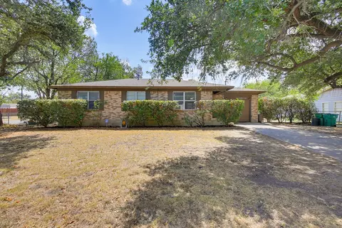 5328 Ira St N, Haltom City, TX 76117