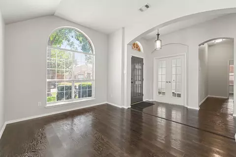 5528 Green Hollow Ln, The Colony, TX 75056