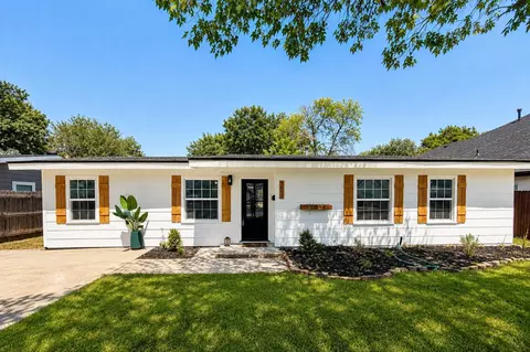 5852 Lyle St, Westworth Village, TX 76114
