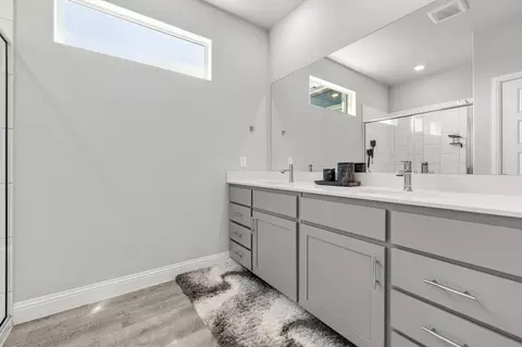 Bath - 1501 Razorbill Rd, Denton, TX 76205 photo 4 of 4