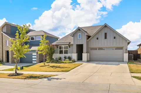 Exterior - 1501 Razorbill Rd, Denton, TX 76205 photo 2 of 6