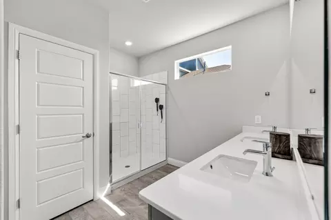 Bath - 1501 Razorbill Rd, Denton, TX 76205 photo 2 of 4