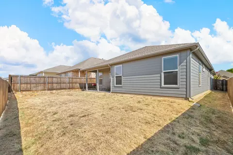 Exterior - 1501 Razorbill Rd, Denton, TX 76205 photo 6 of 6