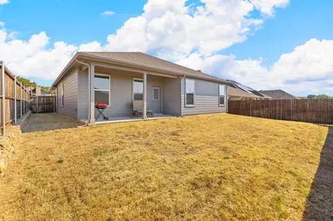 Exterior - 1501 Razorbill Rd, Denton, TX 76205 photo 4 of 6