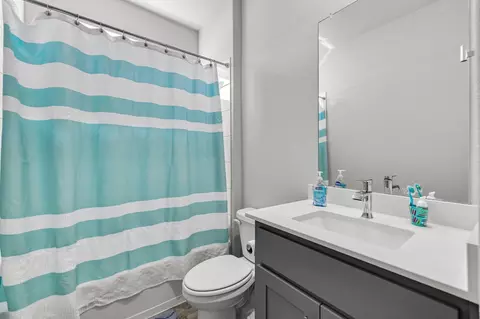Bath - 1501 Razorbill Rd, Denton, TX 76205 photo 1 of 4