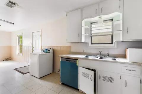 Kitchen - 1516 Bryan Ave, Waco, TX 76708 photo 1 of 2