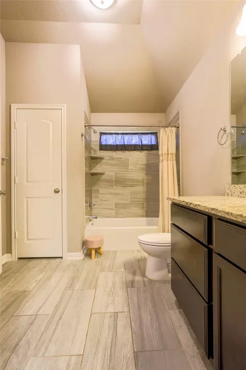 Bath - 10617 Langham Dr, Waco, TX 76708 photo 2 of 4