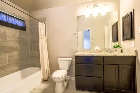 Bath - 10617 Langham Dr, Waco, TX 76708 photo 1 of 4